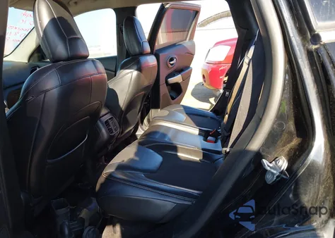 2018 Jeep Cherokee Latitude Plus Fwd z USA, uszkodzony, nr VIN 1C4PJLLB1JD513441